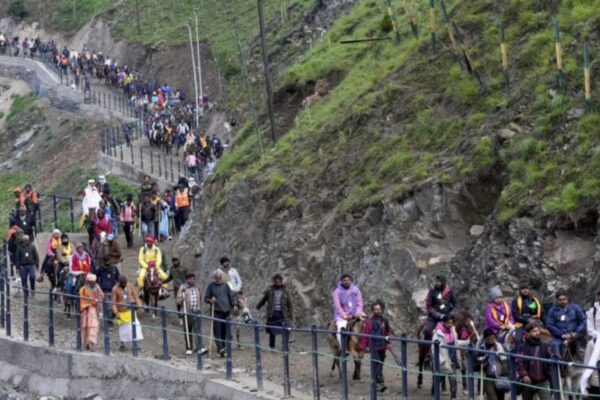 Amarnath Yatra Suspended After Landslide Claims Life of Woman Pilgrim Amarnath Yatra